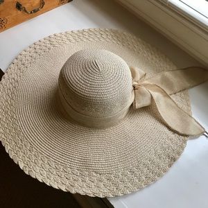 Ladies straw sun hat with bow 👒